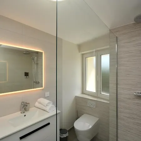 Lunar, Proche Frontiere Basel, Free Parking Saint-Louis (Haut-Rhin)